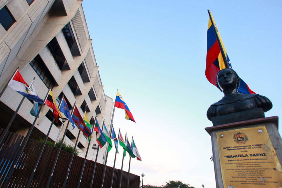 Tribunales