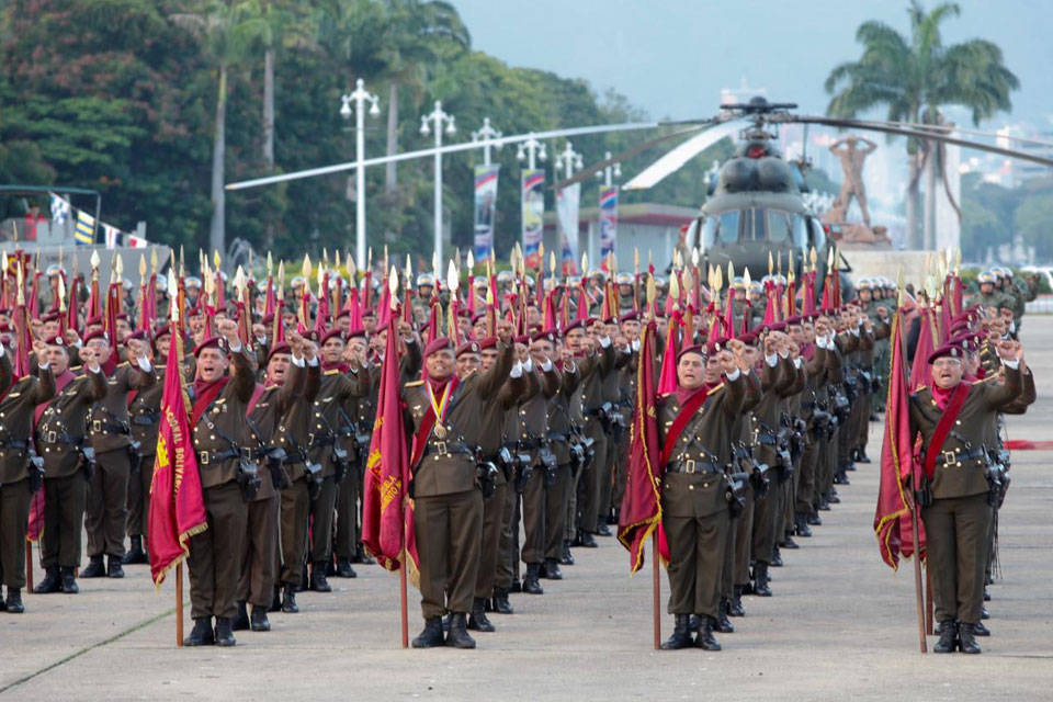 MILITARES.