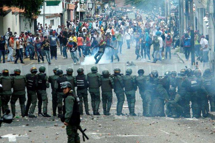 Provea: 210 personas han perdido la vida en manifestaciones contra gobierno de Maduro
