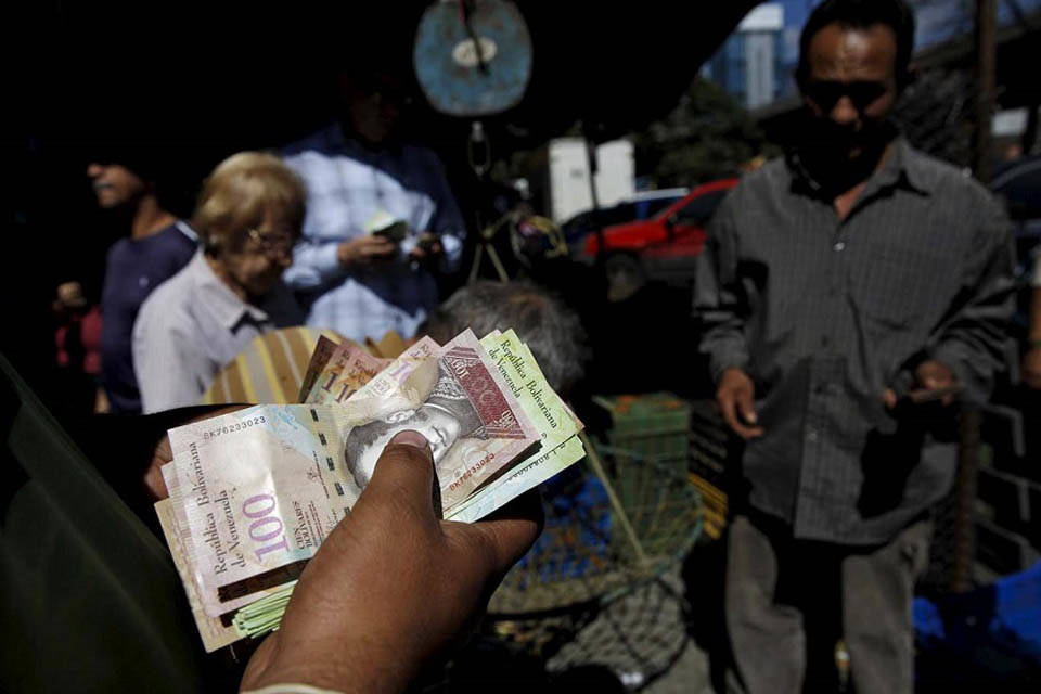 GN reprime a comerciantes maracuchos que protestan por cierre del mercado Las Pulgas