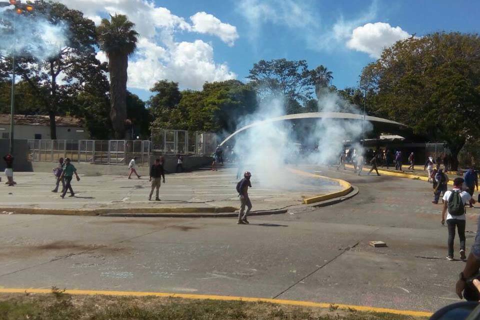 Encapuchados protestas represión PNB UCV