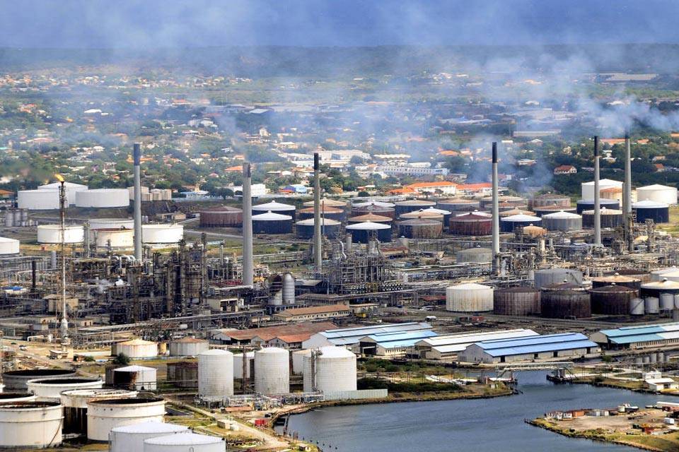 Refinería Isla en Curazao