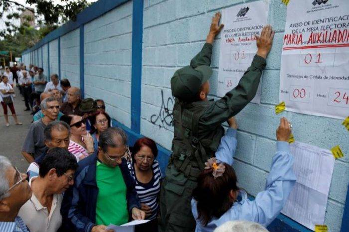 Colas de venezolanos votando