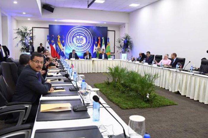Mesa de negociación entre el gobierno y oposicion