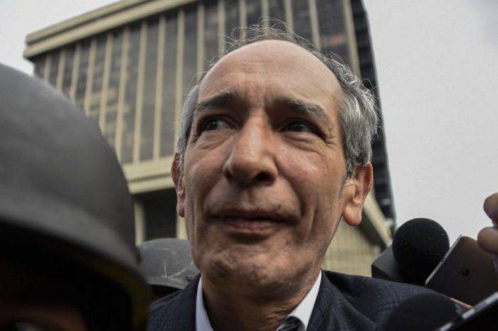 Álvaro Colom fue detenido