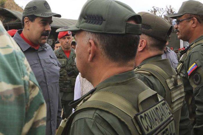 Nicolás Maduro Militares