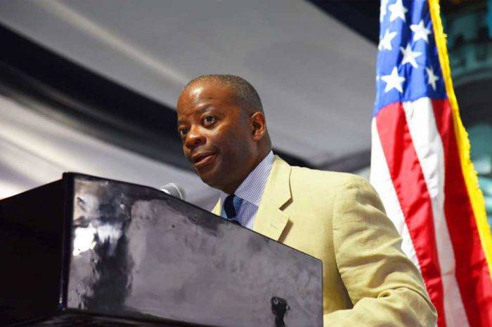 Todd Robinson encargado de negocios EEUU