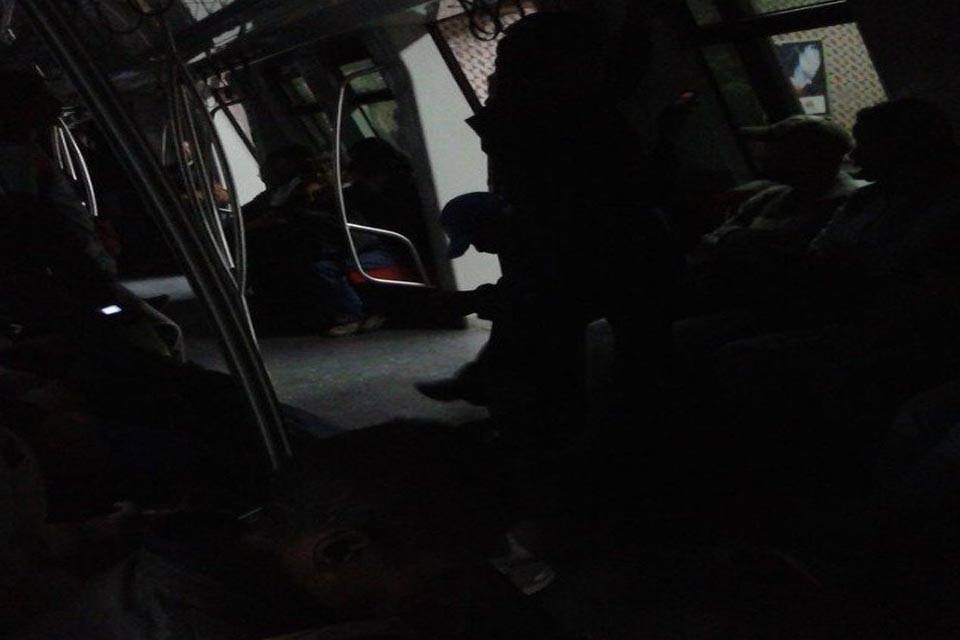 Metro de Caracas Línea 2 Sin Luz 14 de febrero 2018