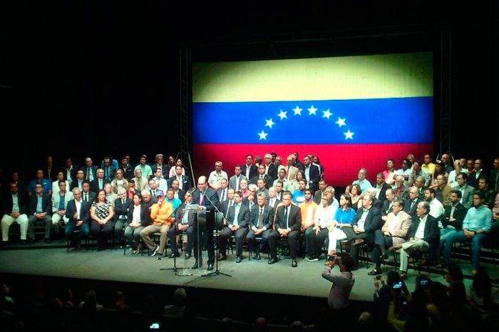 ¿Y dónde está la oposición?, por: Armando J. Pernía