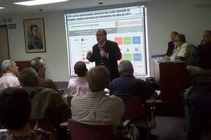 John Magdaleno politólogo