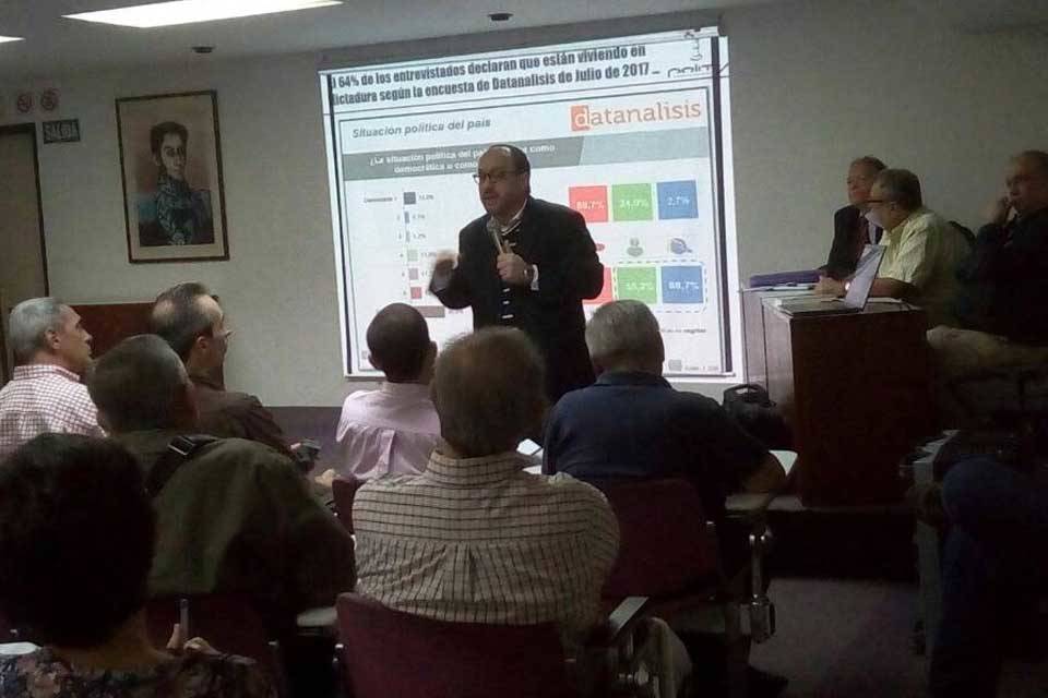 John Magdaleno politólogo