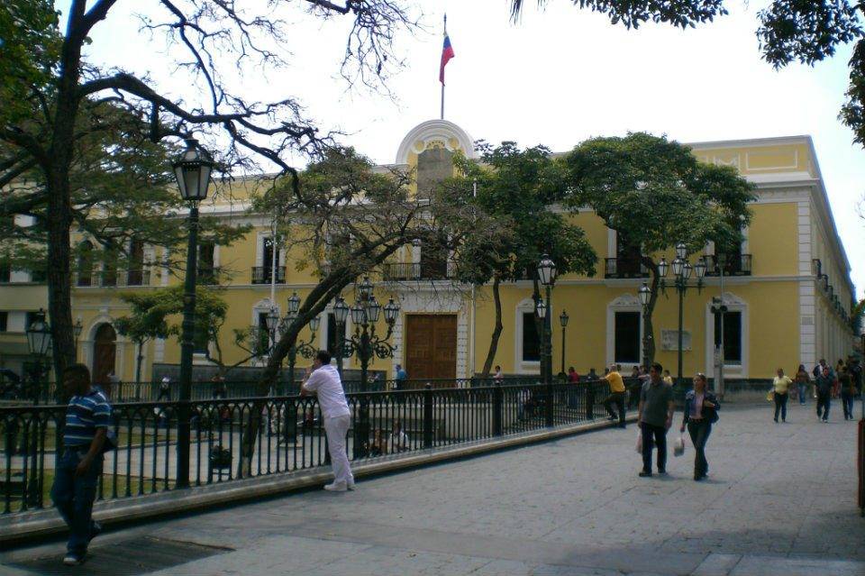 Casa_Amarilla_ Colombia Canadá Reino Unido Chilenos Paraguay