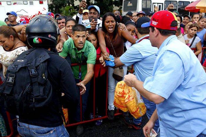 uan Bimba comprando pollo. Foto: ABC de la Semana