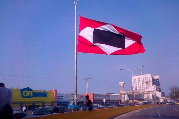 Bandera de guerra a muerte. Foto: Twitter