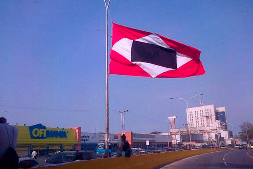 Bandera de guerra a muerte. Foto: Twitter