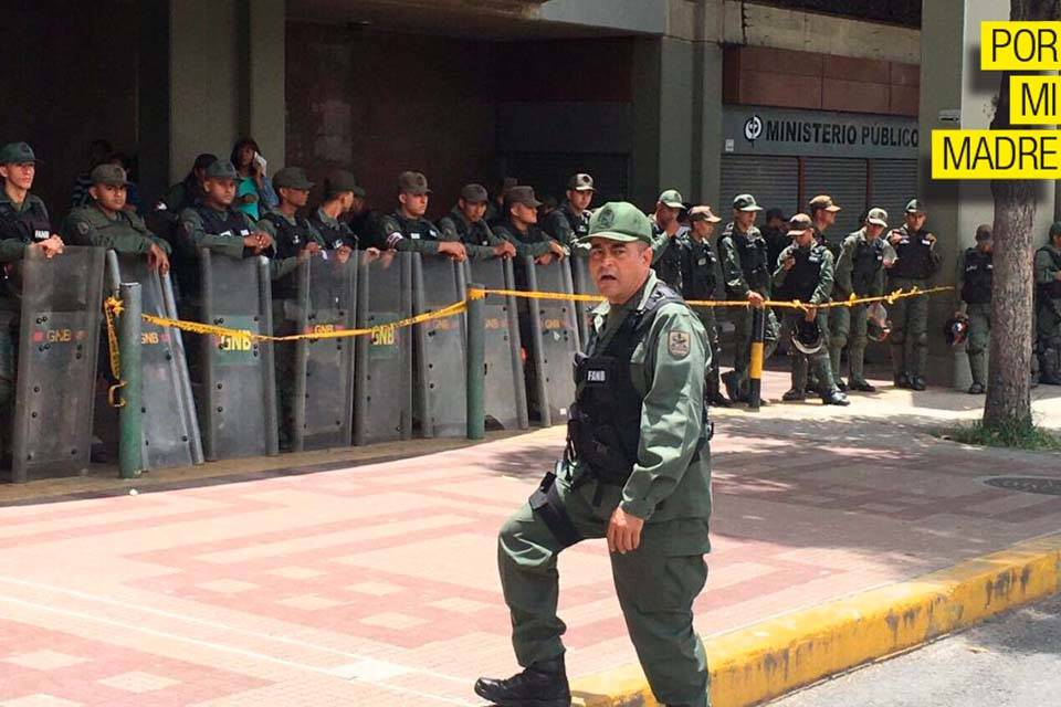 Coronel Bladimir Lugo Por mi madre