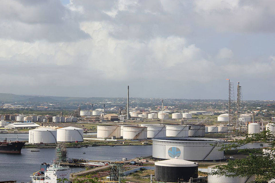Refineria Isla en Curazao