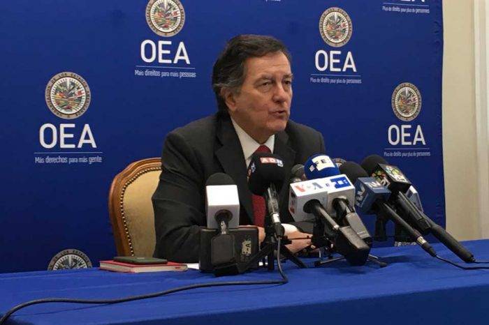 Roberto Ampuero canciller Chile