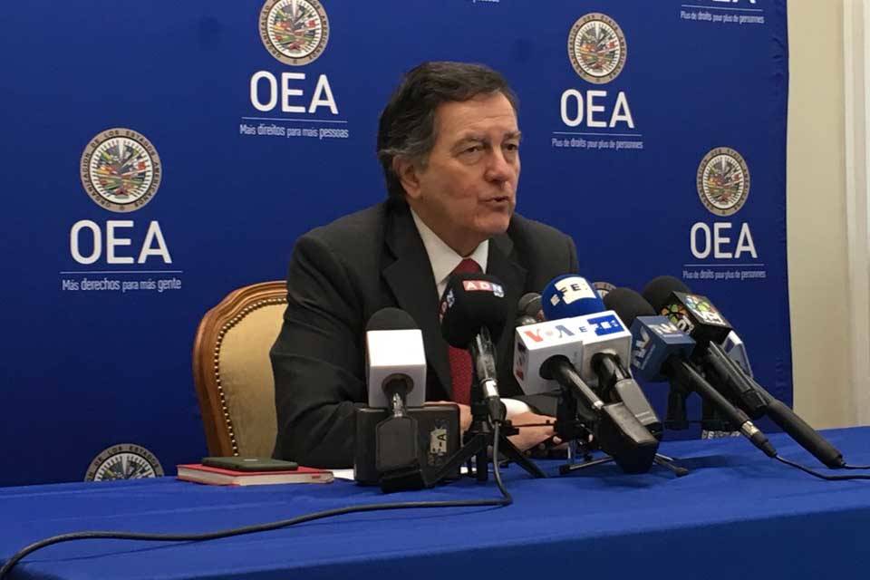 Roberto Ampuero canciller Chile