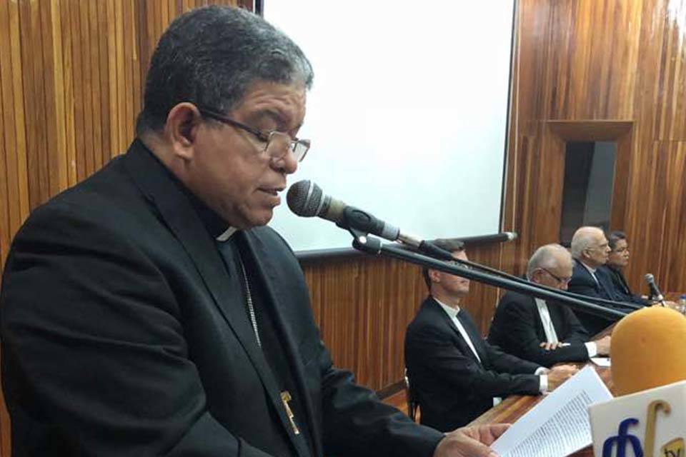 Monseñor Jose Luis Azuaje La Chinita