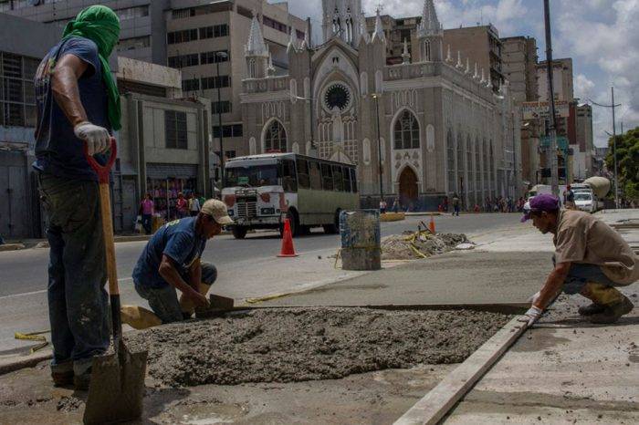 Reparación de aceras. Foto: Crónica Uno