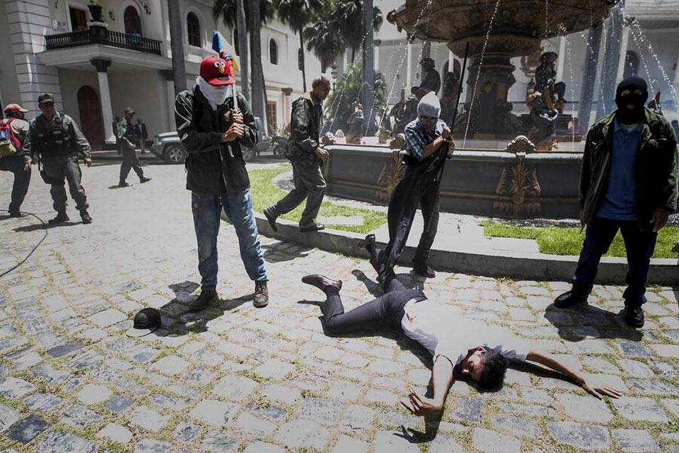 Terrorismo de estado en la AN. Foto: El Nuevo Herald