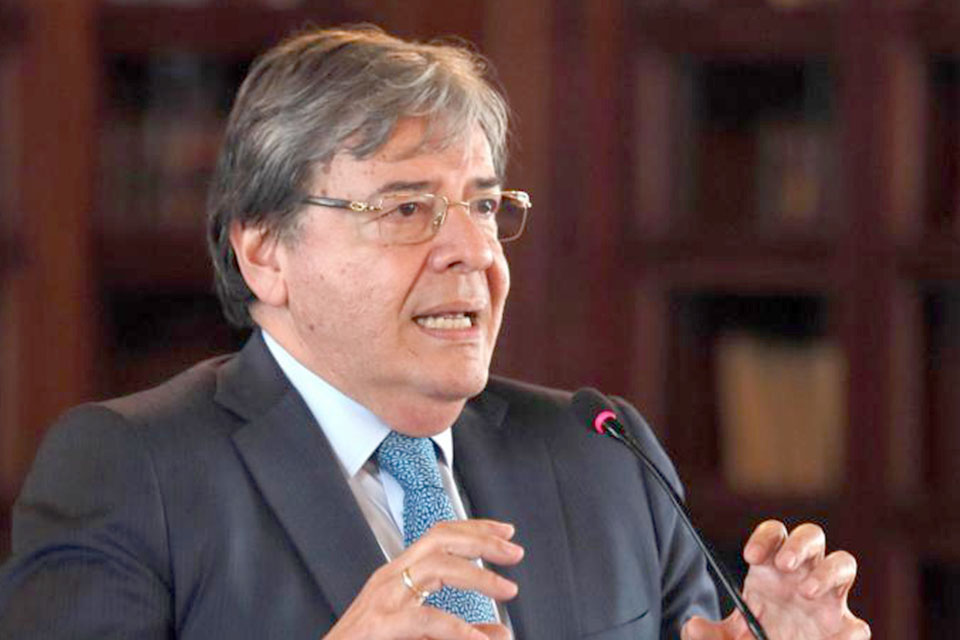 Carlos Holmes