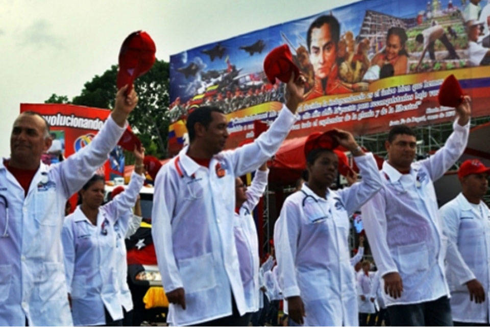 Médicos cubanos