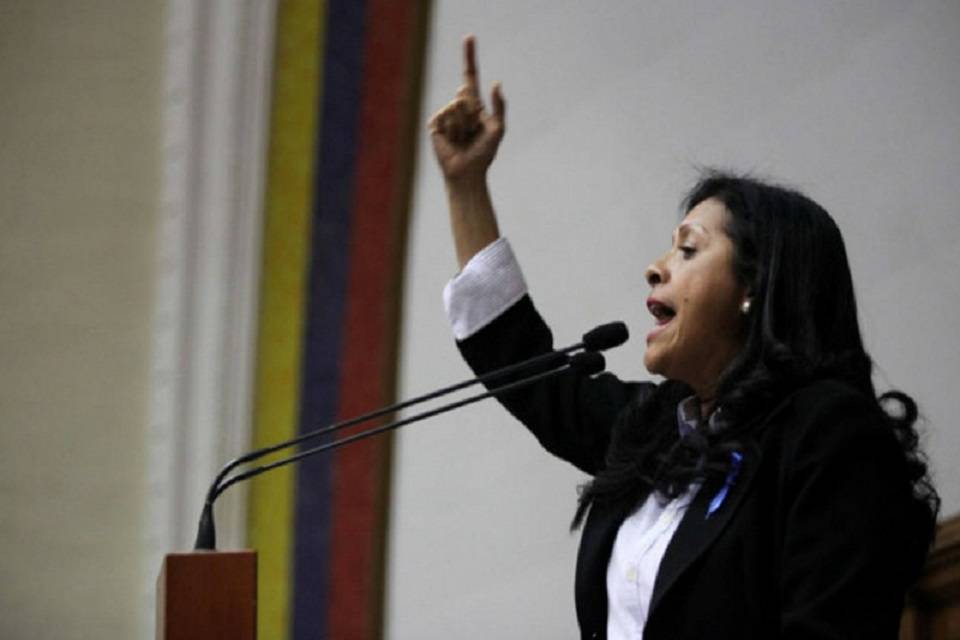 Dignora Hernández