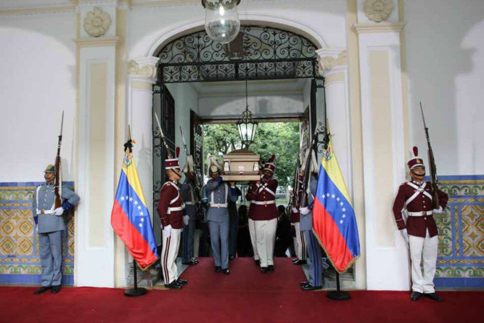 Restos mortales de Luis Rodríguez Araque arribaron al país tras fallecer en Cuba el lunes
