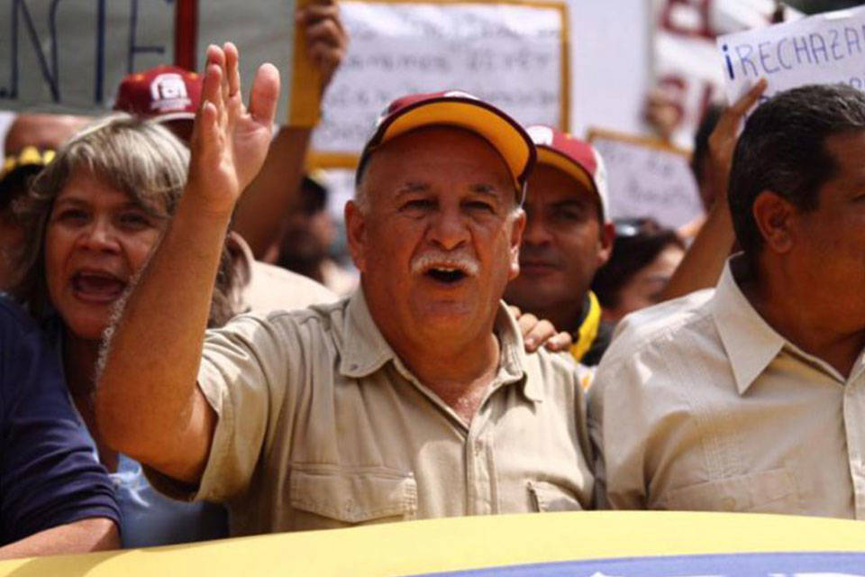 Rubén González