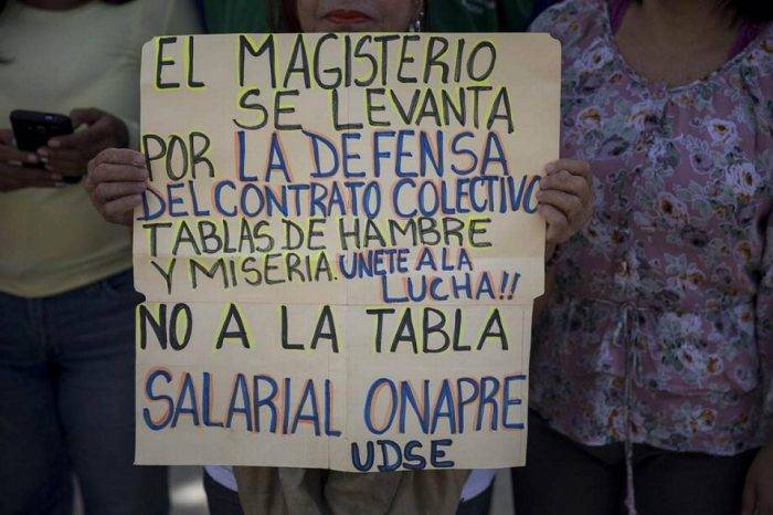 Sindicato de maestros protesta