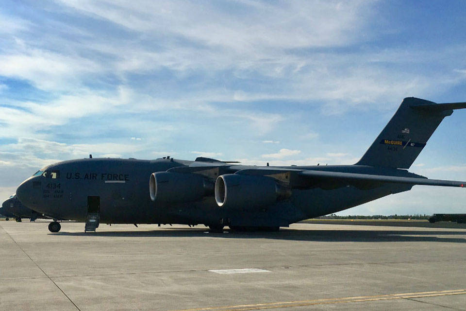 Avión EEUU con ayuda humanitaria