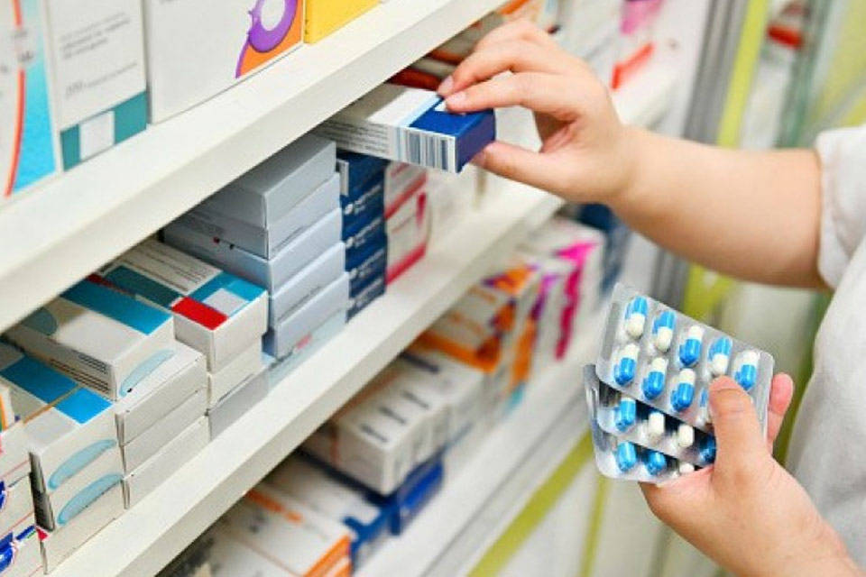 Convite escasez de medicamentos farmacéutico Cifar