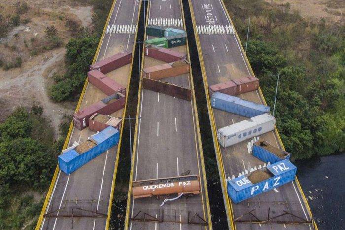 Puente Tienditas bloqueado