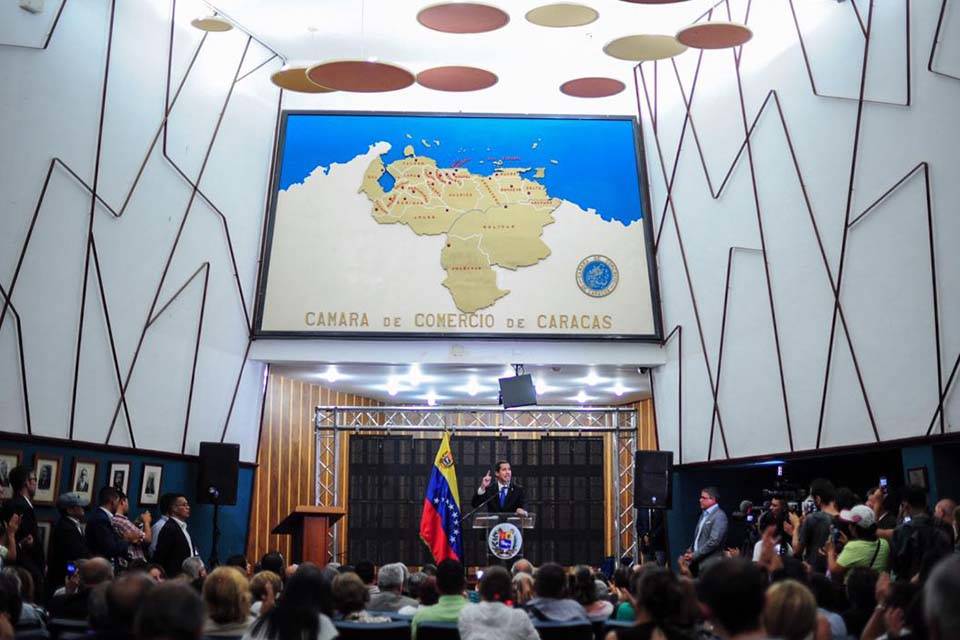 Guaidó con profesionales y técnicos