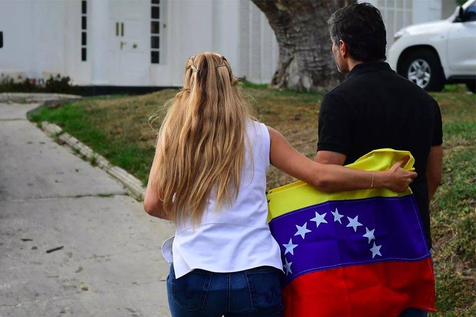 Leopoldo López cumple seis meses en la embajada de España