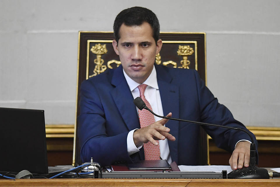 Elección con Maduro en el poder no sería "realmente libre", afirma Juan Guaidó. Dice que no puede haber comicios con inhabilitaciones
