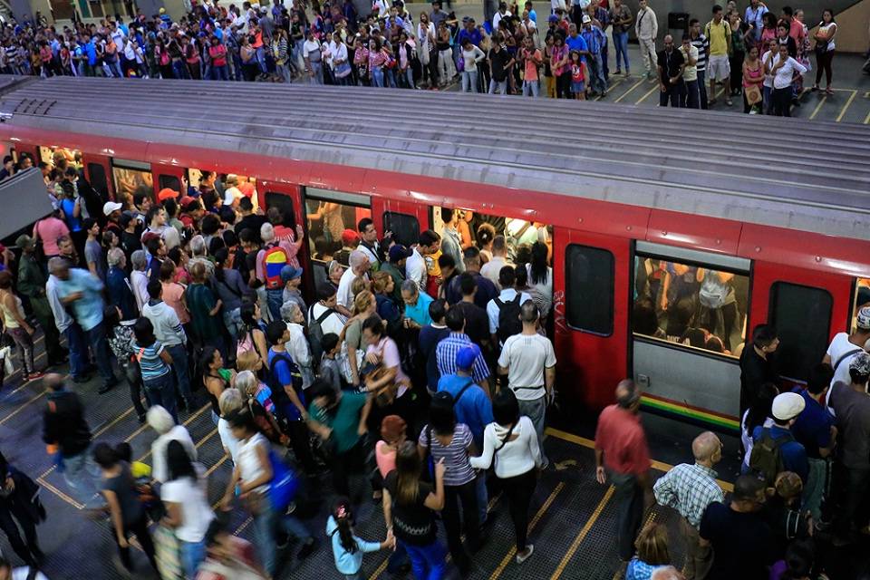 Gobierno promete digitalizar cobro del pasaje de transporte público