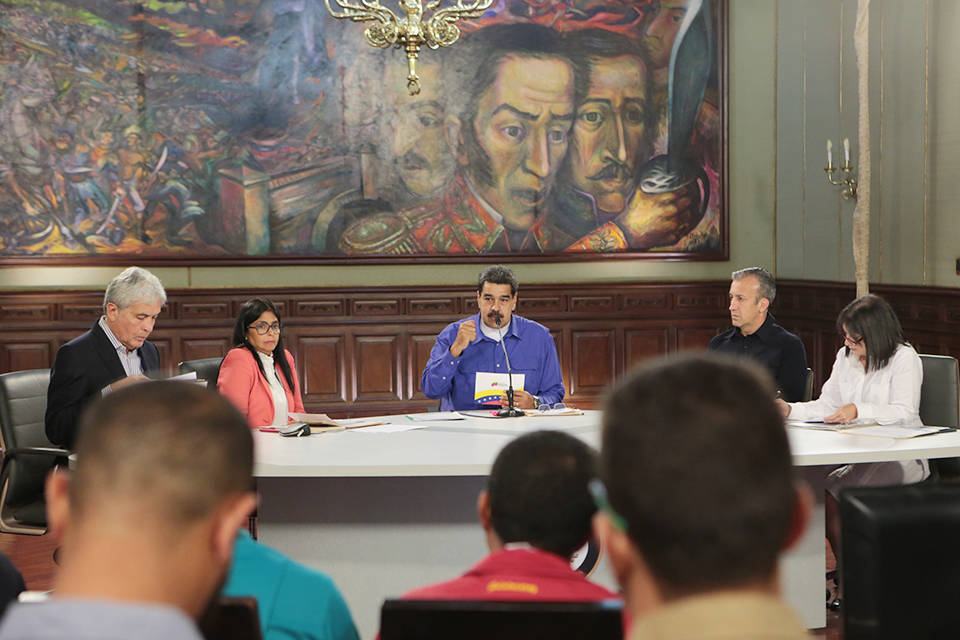 Colombia rechaza "delirantes" señalamientos de Maduro