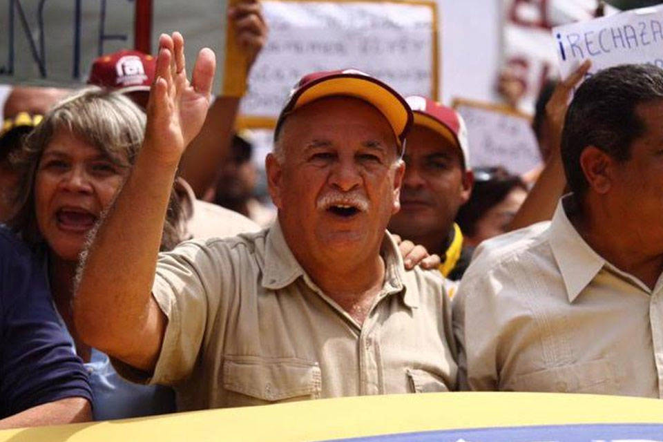 Rubén González