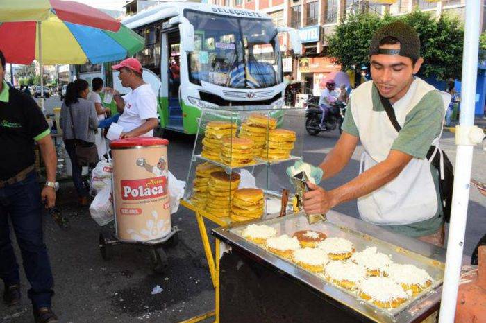 Destacar a un Venezolano trabajando en Ecuador