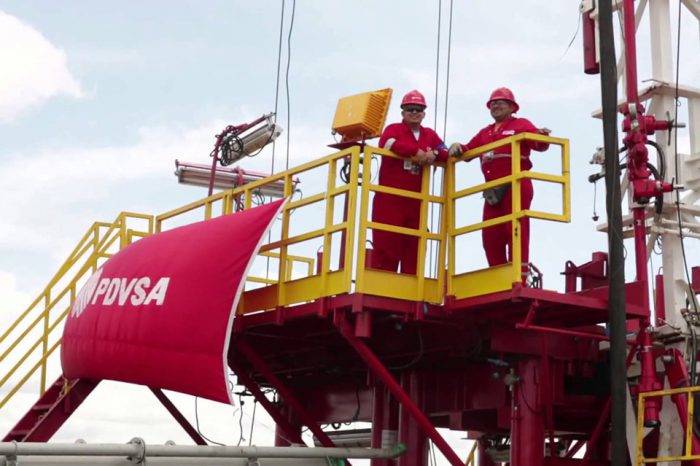 Venezuela cerraría la mitad de sus plataformas