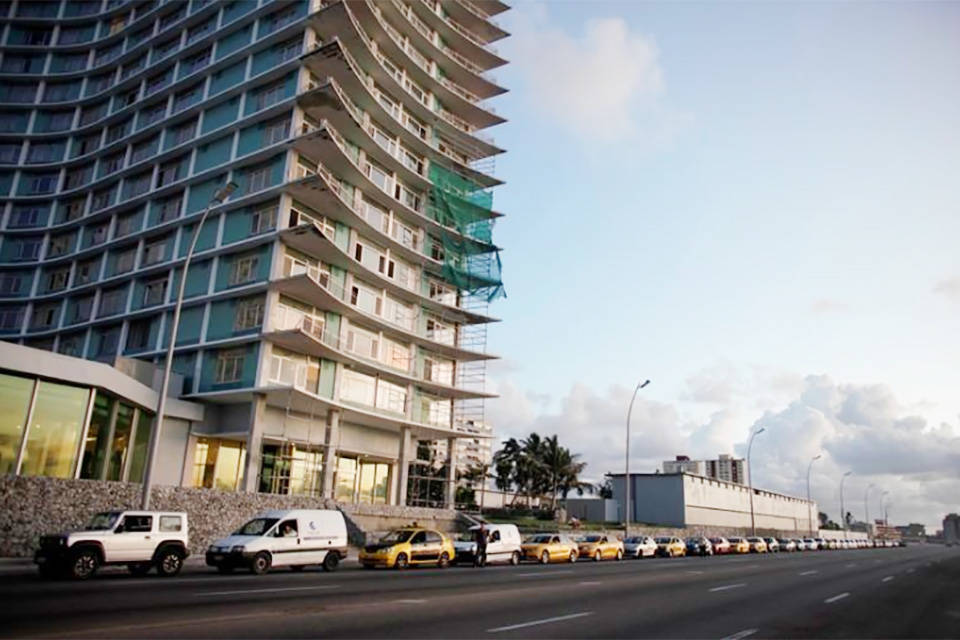 Cuba recurre a bueyes y cocinas a leña ante déficit de combustible