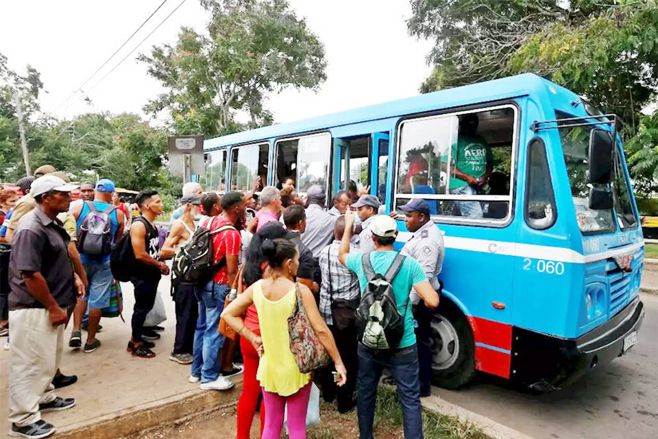¿Qué está causando la aguda escasez de combustible en Cuba?