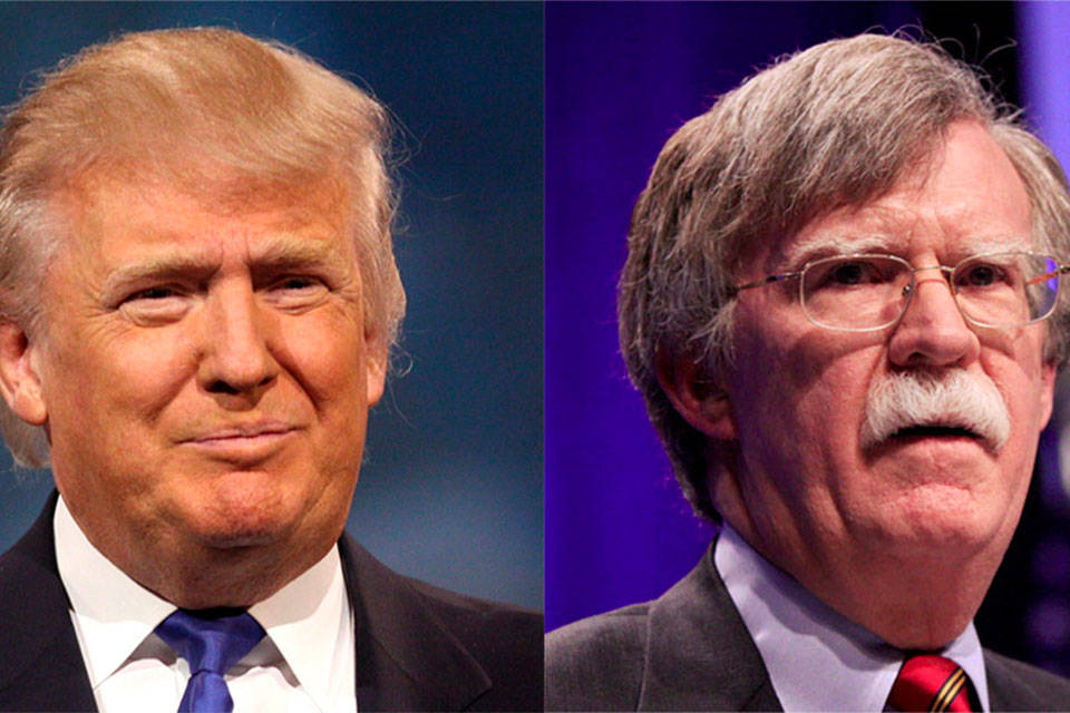 Trump asegura que Bolton lo estaba "conteniendo" sobre Venezuela