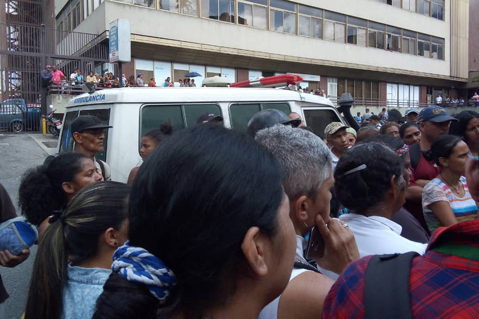 Dos fugas masivas de presos