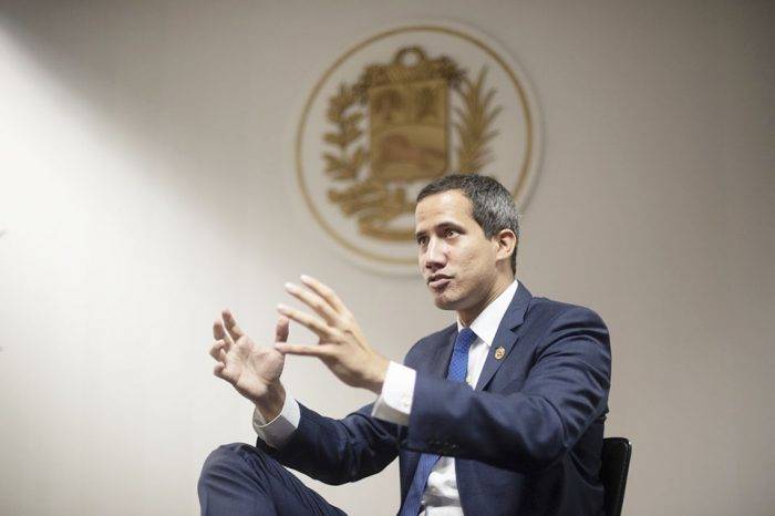 Guaidó da la bienvenida a los legisladores de Maduro a la AN