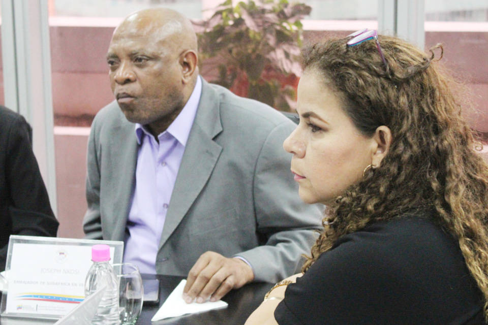 Invitan a Sudáfrica a Iris Varela