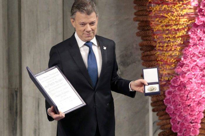 Juan Manuel Santos-Recibe Premio Nóbel de la Paz Colomb